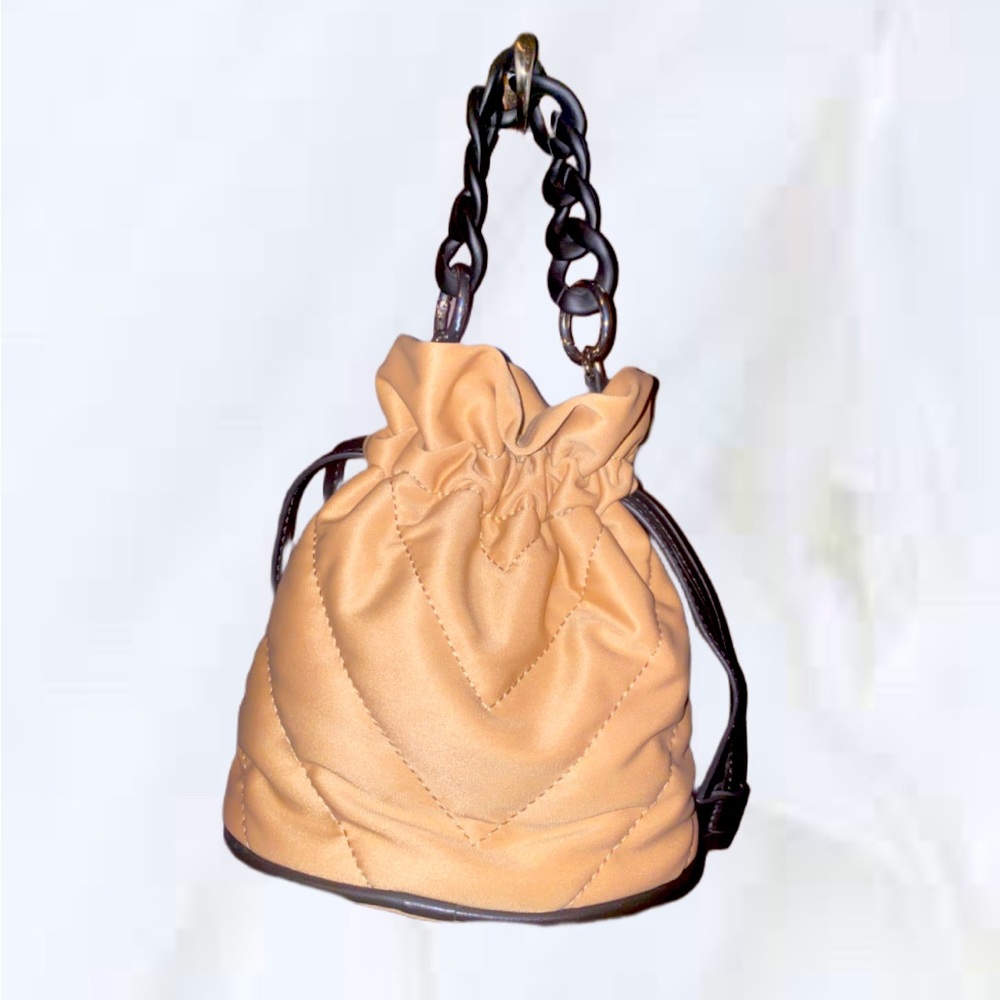 Zara bucket bag , versatile comes with detachable straps used once!